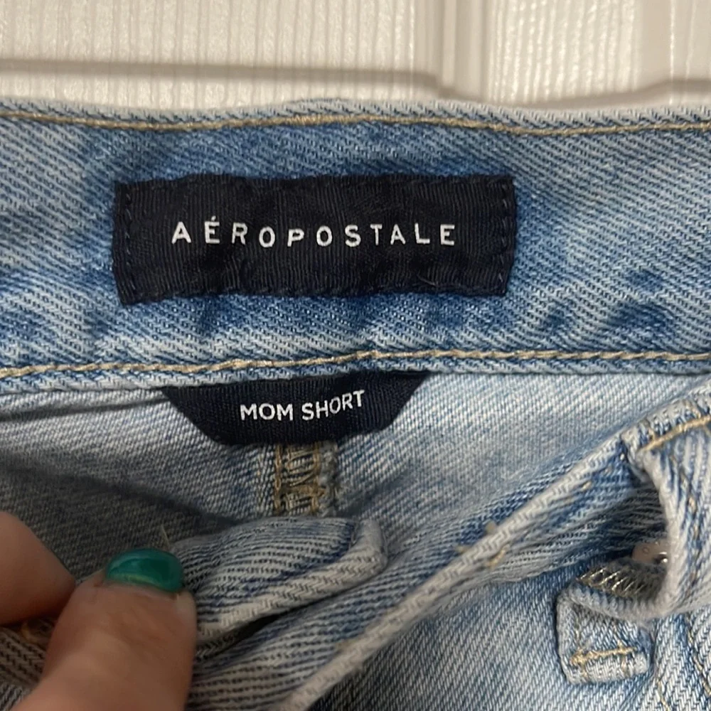 Aeropostale light wash, distressed mom jeans size 8 - Picture 4 of 5